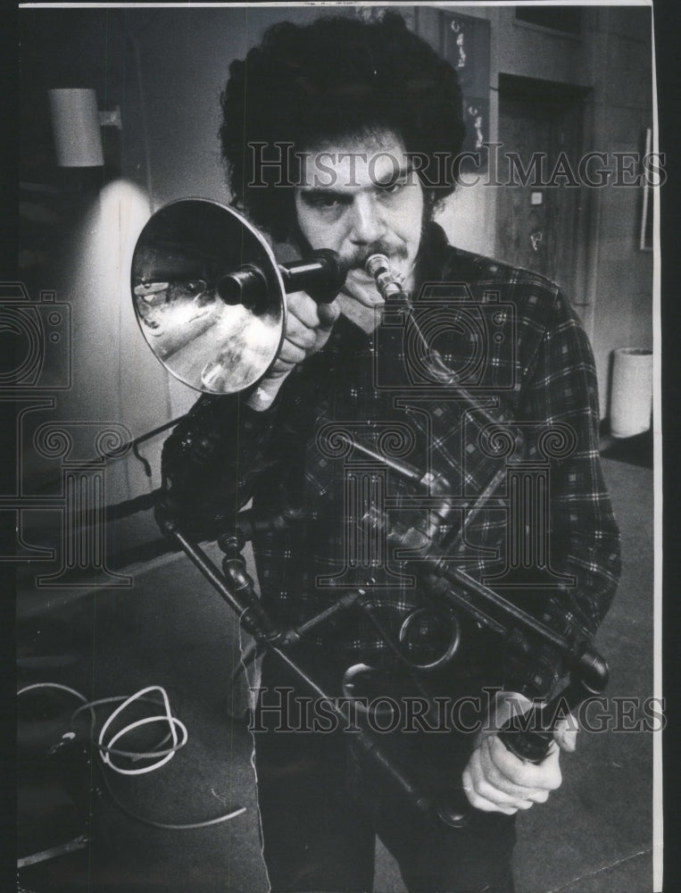 1973 Charlie Fleischer, Tutanaphone player - Historic Images