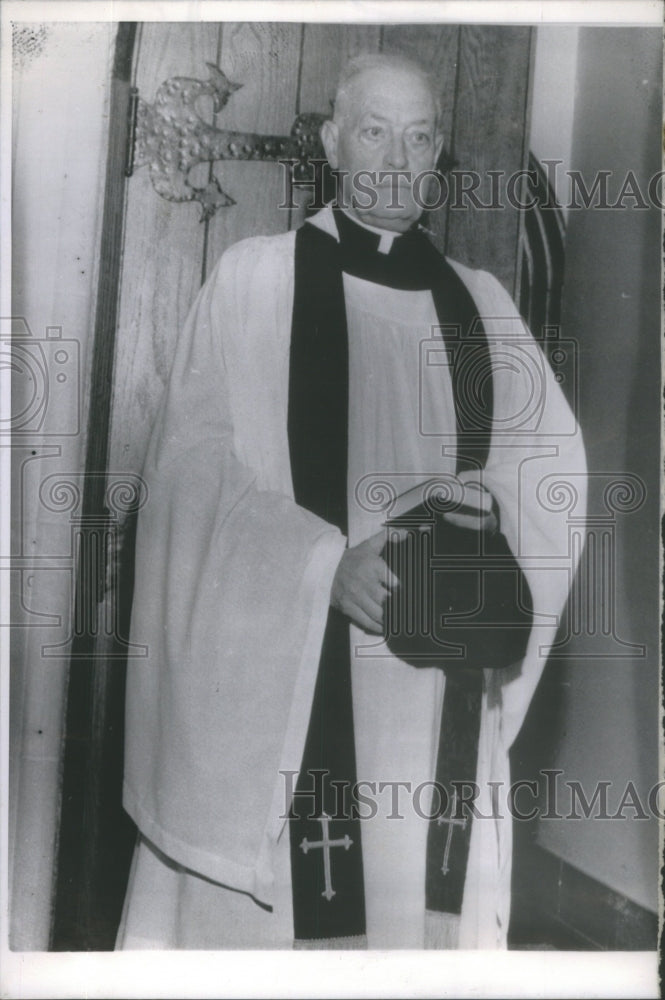 1962 Rev. Gordon Kidd St James Episcopal Church - Historic Images