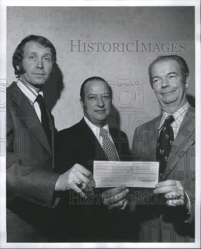 1974 Press Photo Jack killorybank Vice President Cashier Russell Hardt Purolator - Historic Images