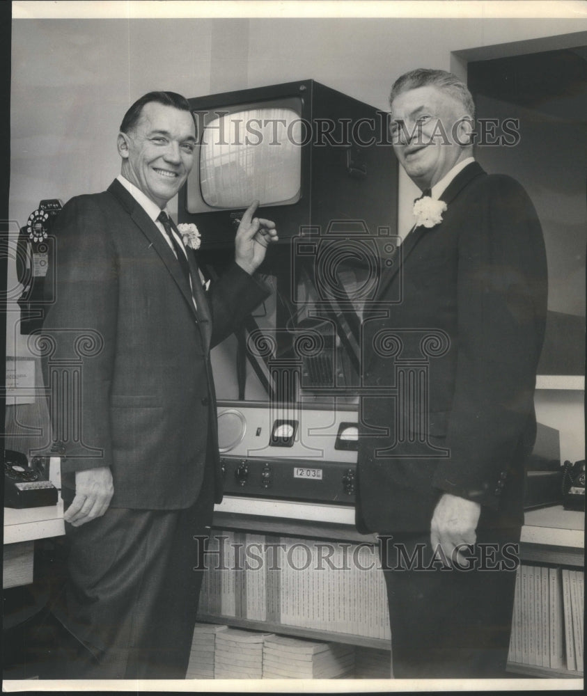 1964 Press Photo Village President Richard Lambert Jr Police Chief John Van Ort - Historic Images