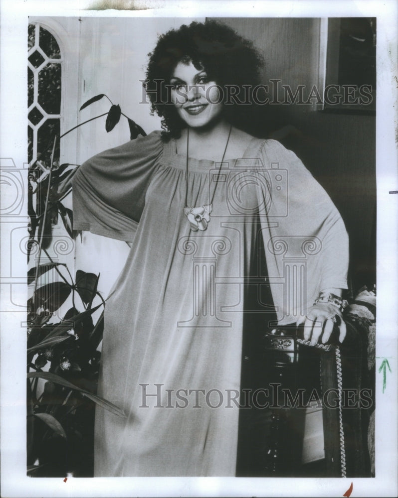 1977 Press Photo Cleo Laine Singer Mill Run Theater August Friday world - Historic Images