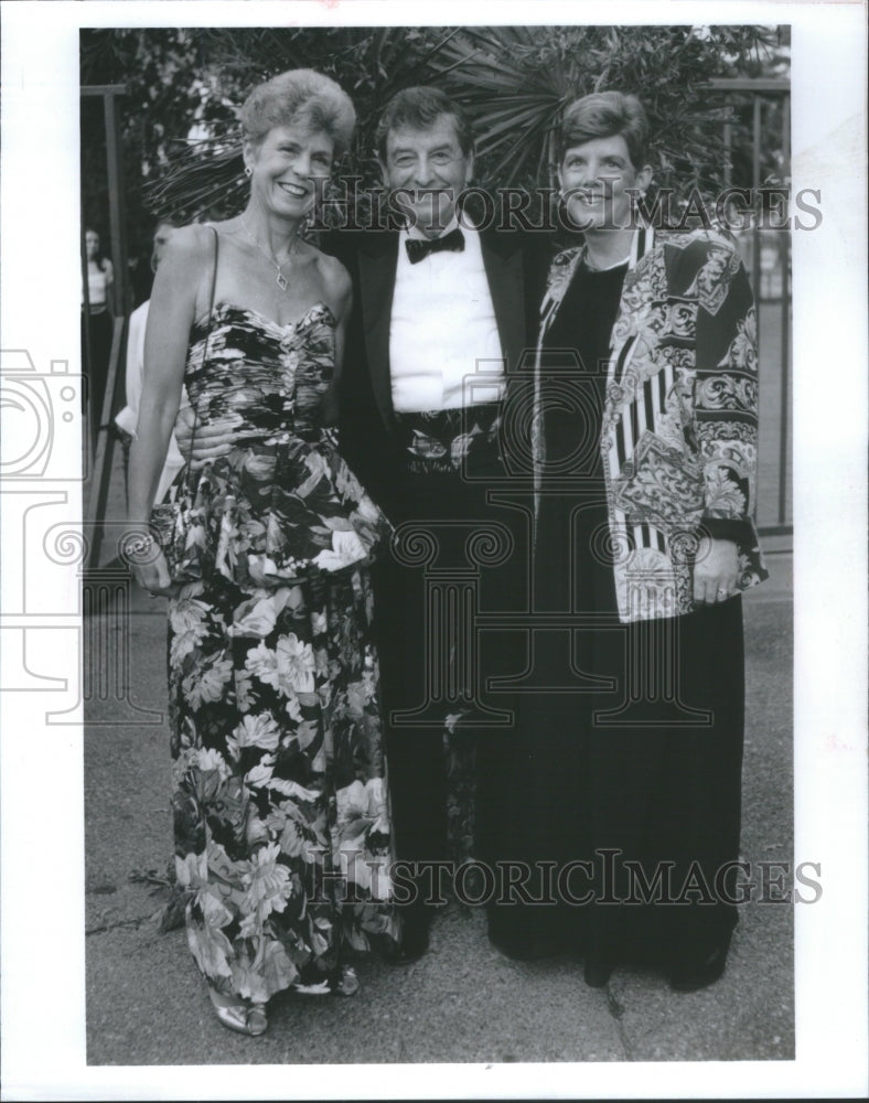 1993 Press Photo Wendy Les Fisher Lincoln Park Zoo President Barbara Whitney Car - Historic Images