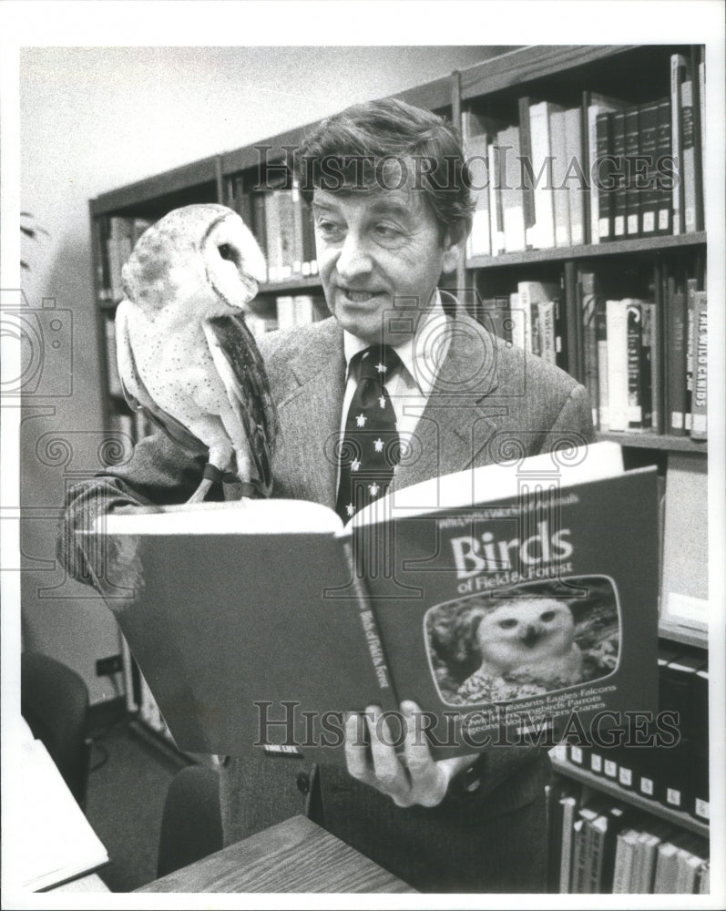 1980 Barney The Barn Owl Held By Dr.Lester E. Fisher - Historic Images