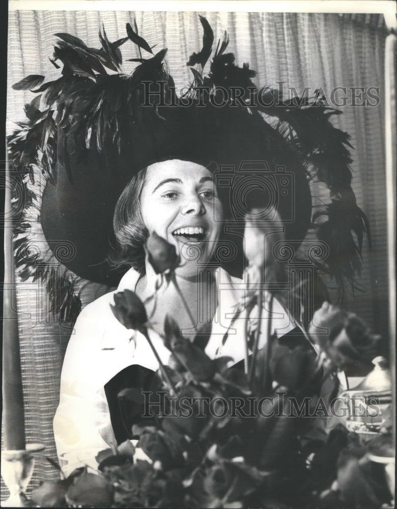 1965 Mrs Robert Freeark Roses Floral Hat Kenilworth Luncheon-Historic Images