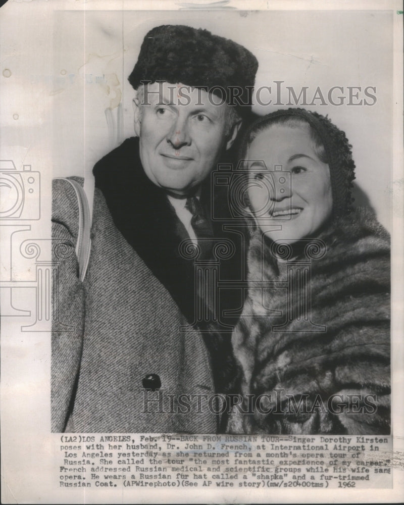 1962 Press Photo Dorothy KirstenJohn Douglas Los Angele- RSA76411 - Historic Images