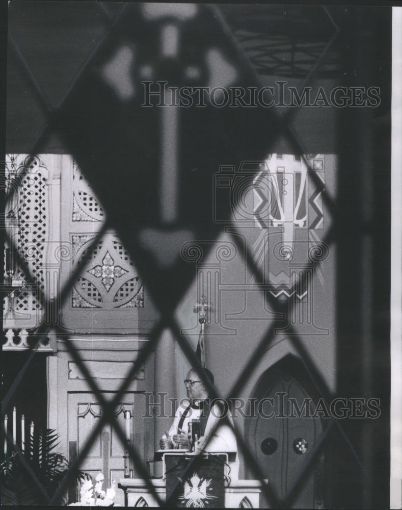 1968 Press Photo Dr. Erdmann Frank Pastor St. Peter's Lutheran Church Joliet - Historic Images