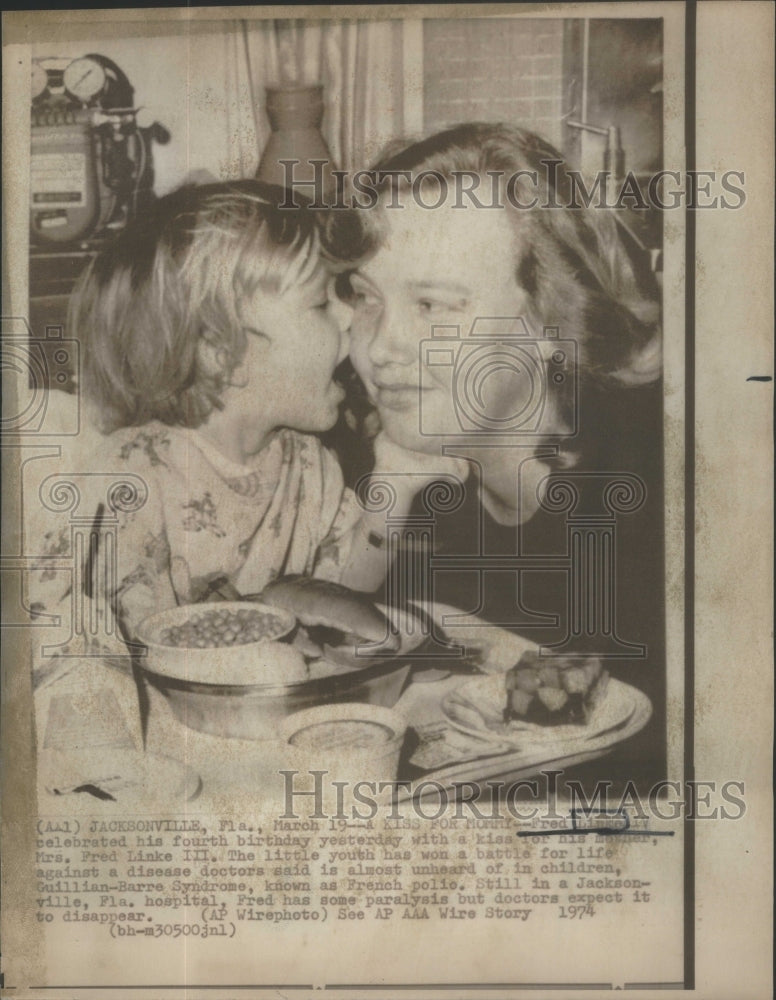 1974 Fred Linke IV birthday kiss mother Cake - Historic Images