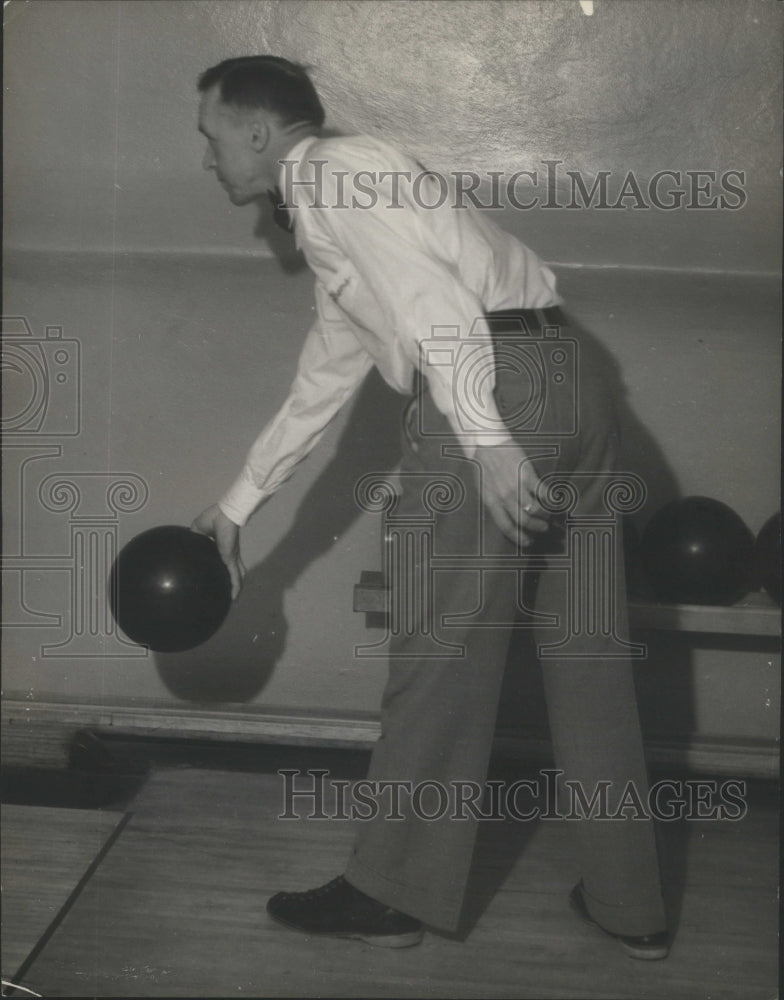 1933 Eddie Krams Bowling bottles HA Atwell - Historic Images