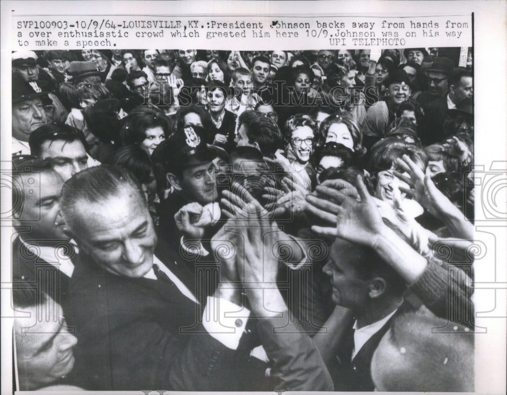 1964 President Johnson Enthusiastic Crowd Speech Election Campaign - Historic Images