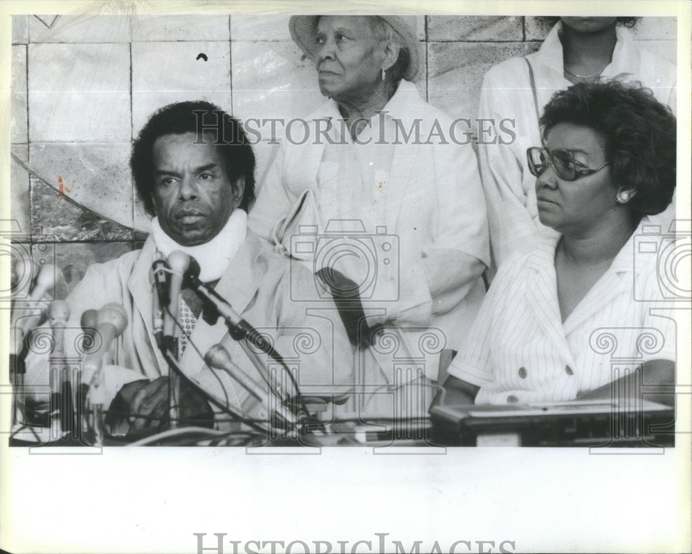 1987 Bus Driver David Johnson &amp; Wife Vaness At CTA Press Conference - Historic Images