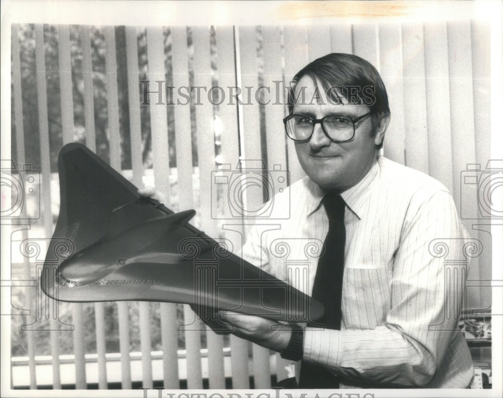 1988 Press Photo Bob Johnson &quot;Stealth Bomber&quot;- RSA77041- Historic Images