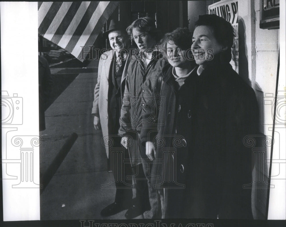 1975 John J. Hoellen Chicago Politician & Family - Historic Images