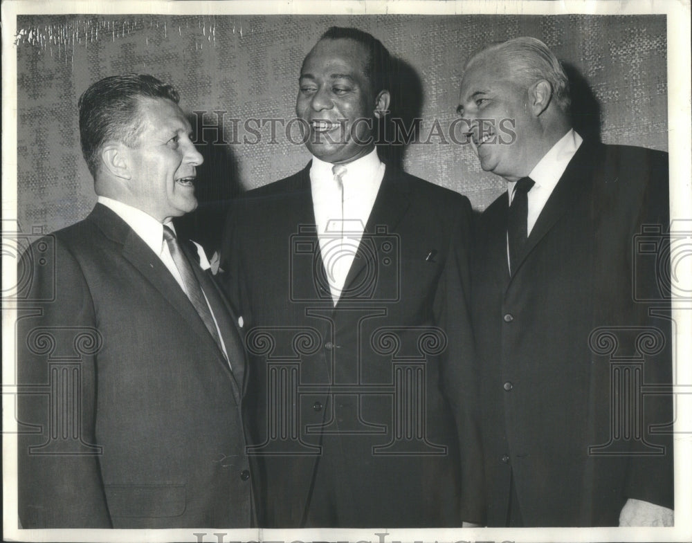 1964 Gov. Kerner, Judge James Parsona at EOE conference - Historic Images