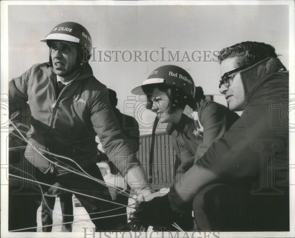 Press Photo National Aerostar Balloonist Kath Working With Two Men- RSA77691- Historic Images