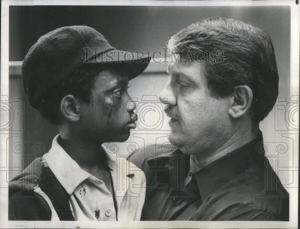 1980 Actors Curtis Yates And Alex Karras Starring in CBS Movie - Historic Images