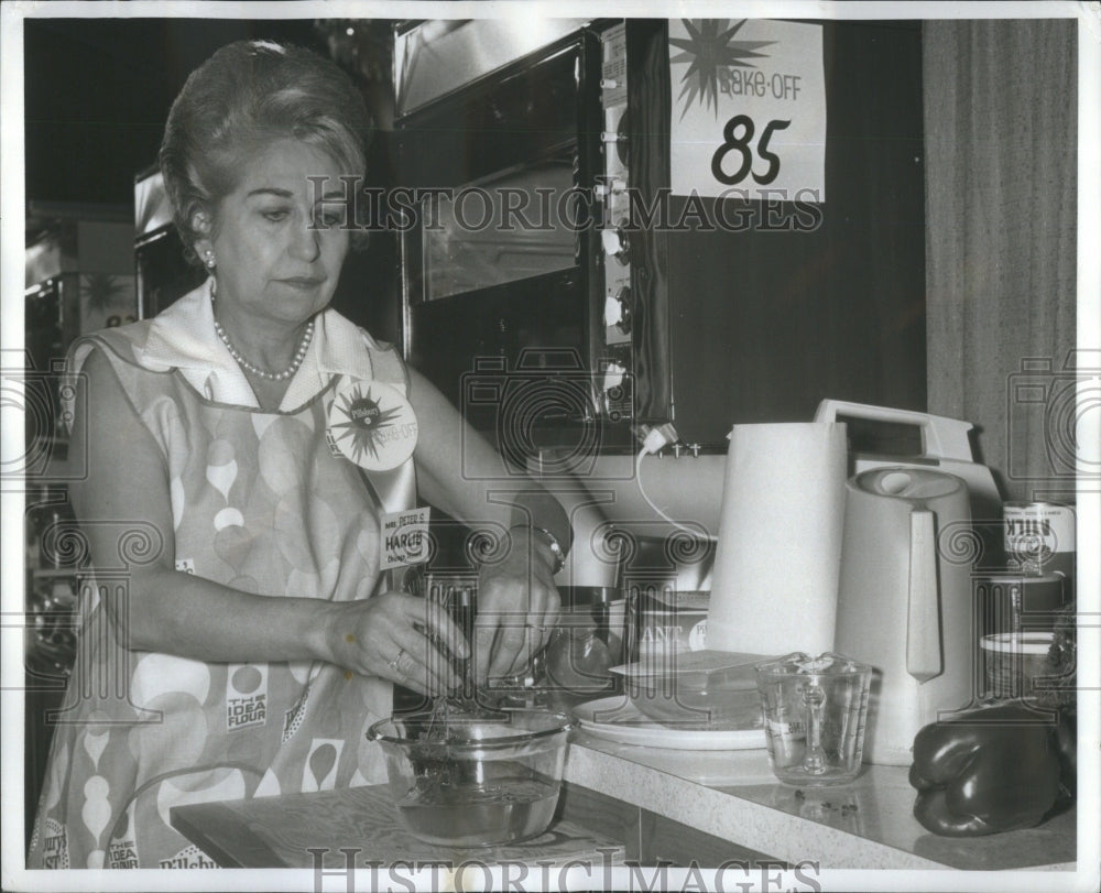 Harlib Woman Baking For Pillsbury Bake Off San Francisco-Historic Images