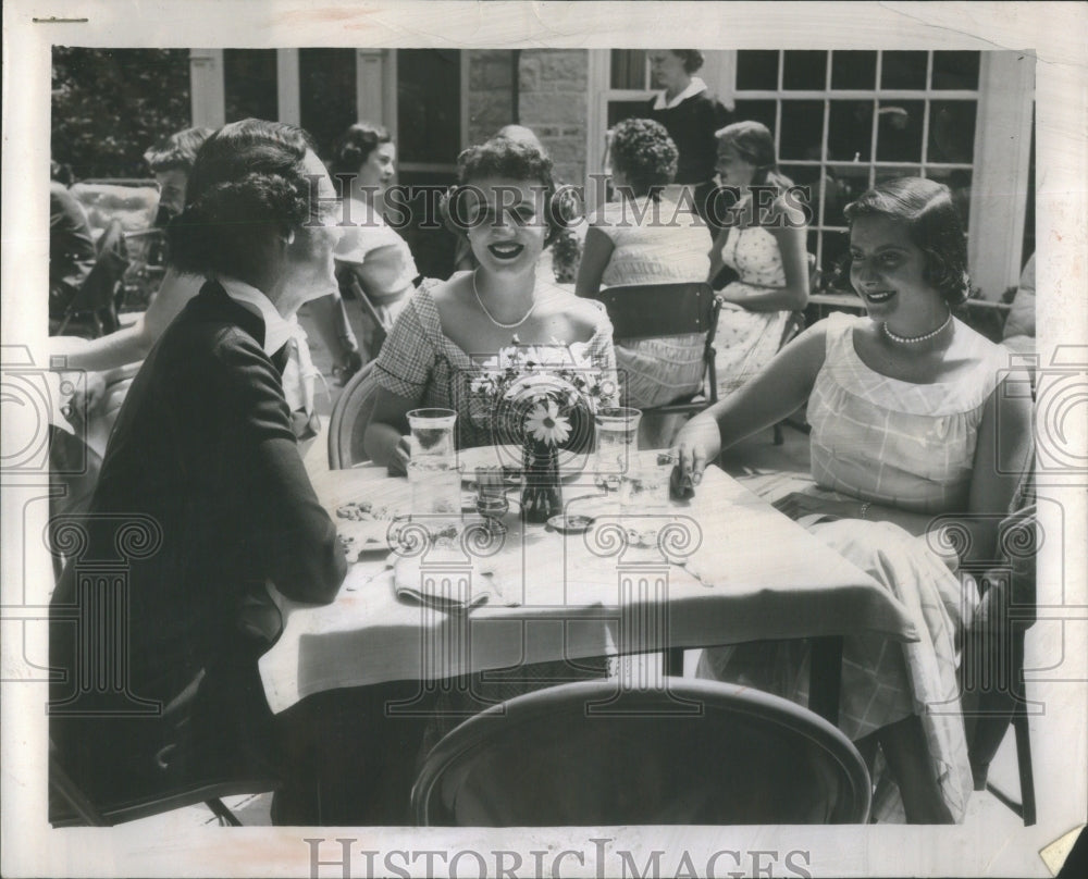 1958 Press Photo Mother Nature Charm Party Hostesses Guest Kenilworth Burton - Historic Images