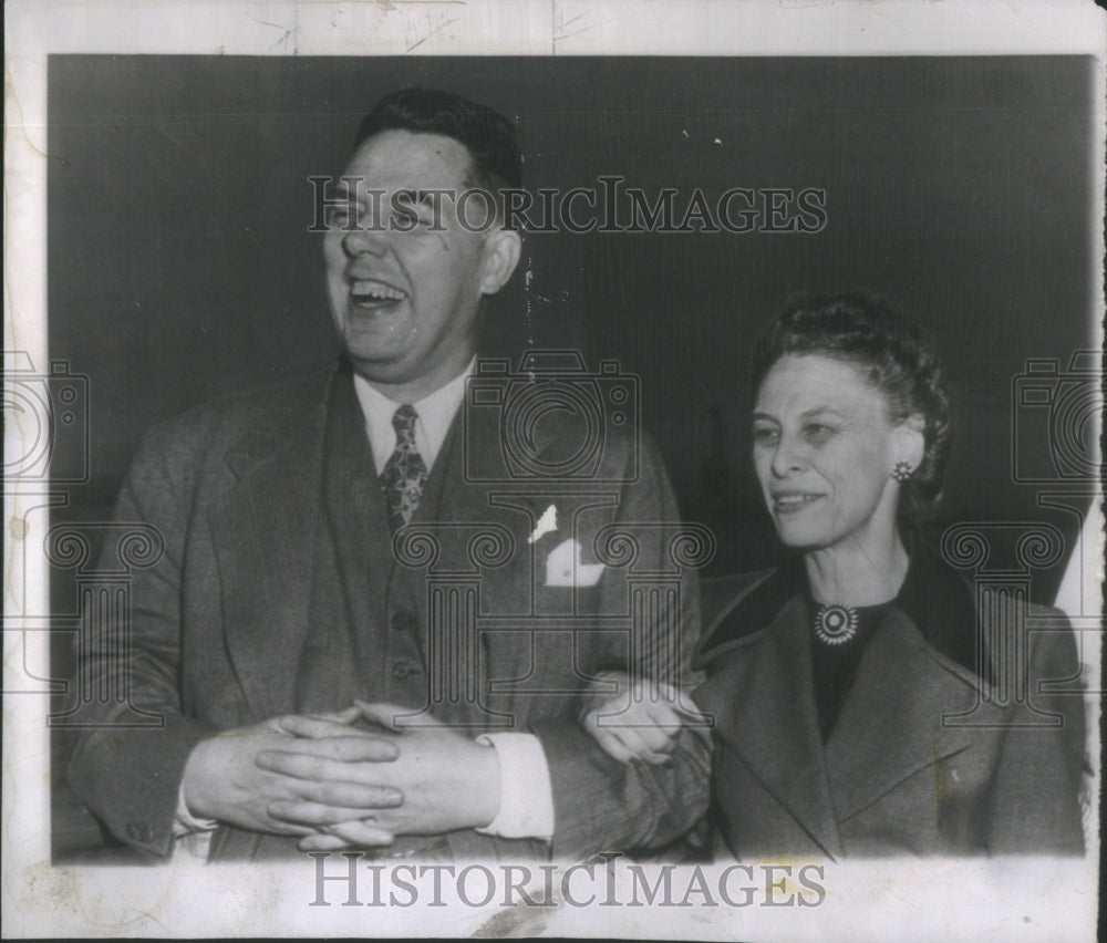 1950 Nobel Prize Prize Winner Hench Arrives New York With Wife - Historic Images