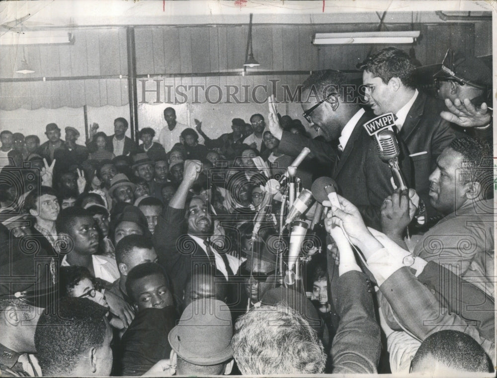 1967, Richard Hatcher Gary storefront headquarters Keep cool Mel - Historic Images