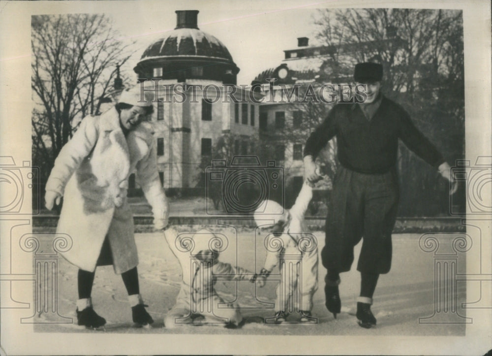 1940 Prince Gustav Adolf of Sweden, daughters Margaretha & Birgitta-Historic Images