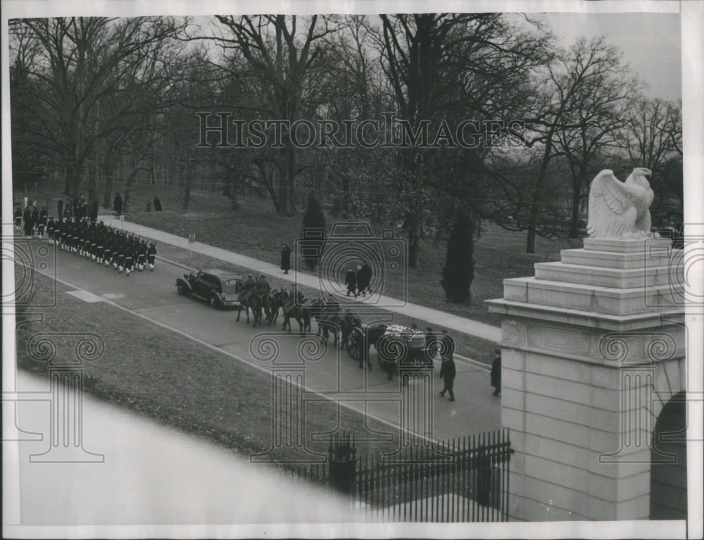 1938 Admiral Cary Grayson Red Cross chairman Arlington cemetery US-Historic Images