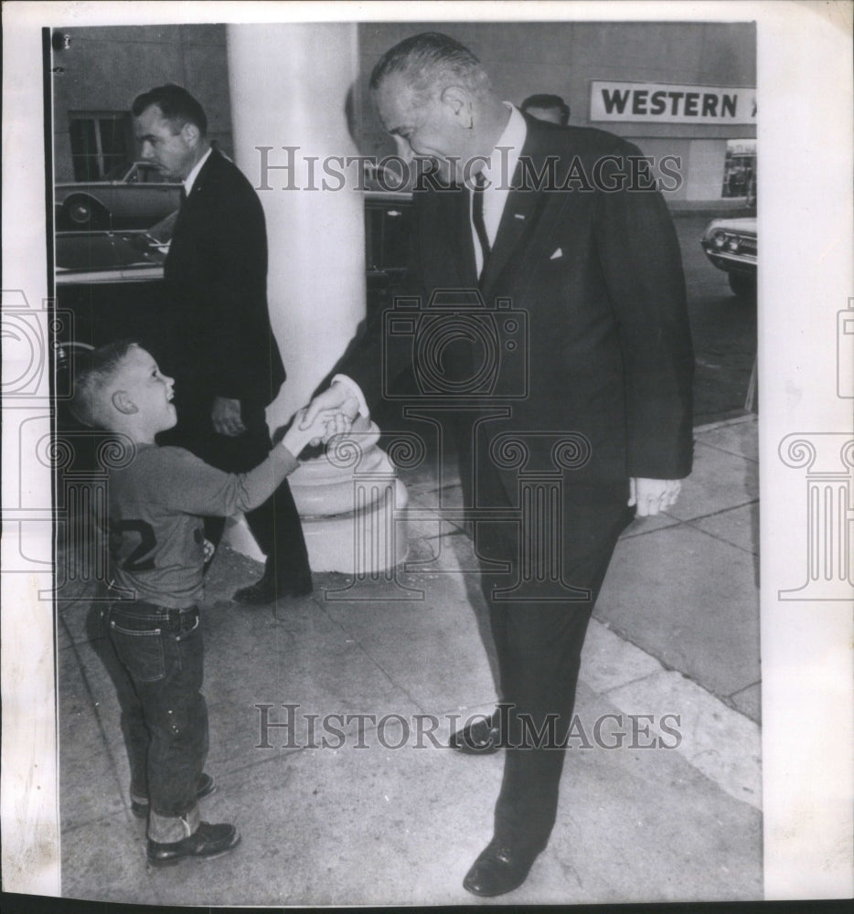 1964 President Johnson Chief Executive Austin hotel Crowd - Historic Images