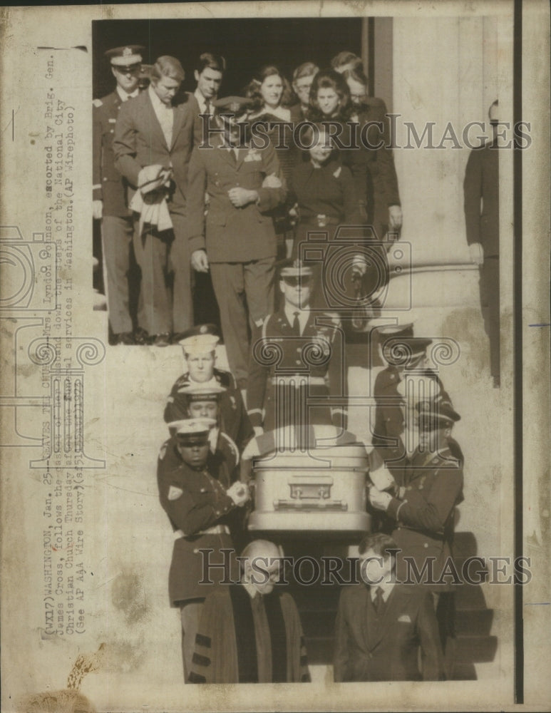 1973PressPhoto Mrs.Johnson Follows her husband&#39;s casket- RSA80255 - Historic Images