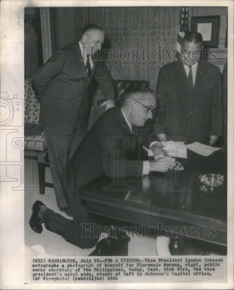 1961 Lyndon Johnson Autograph Photograph-Florencio Moreno PublicWork - Historic Images