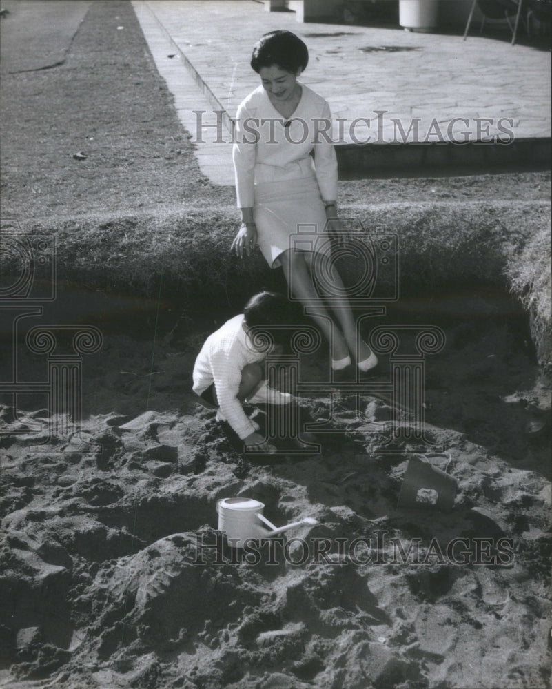 1965 Press Photo Prince Hiro Princess Togu Palace sandbox crown built - Historic Images