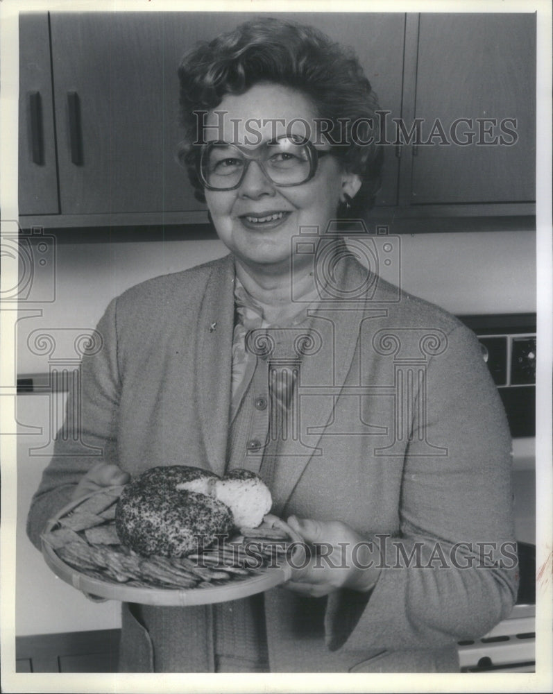 1981 Snack Author Mable Haffman Piquant Cheese Ball Black Pepper - Historic Images