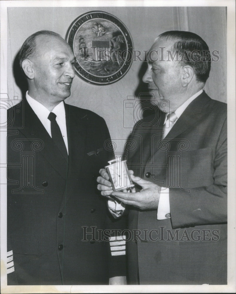 1967 Mayor Richard Daley clock Senator Helmut Kern Hamburg Germany - Historic Images