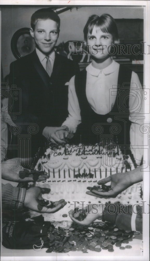 1962 Children Celebrate Sandburg&#39;s birthday - Historic Images