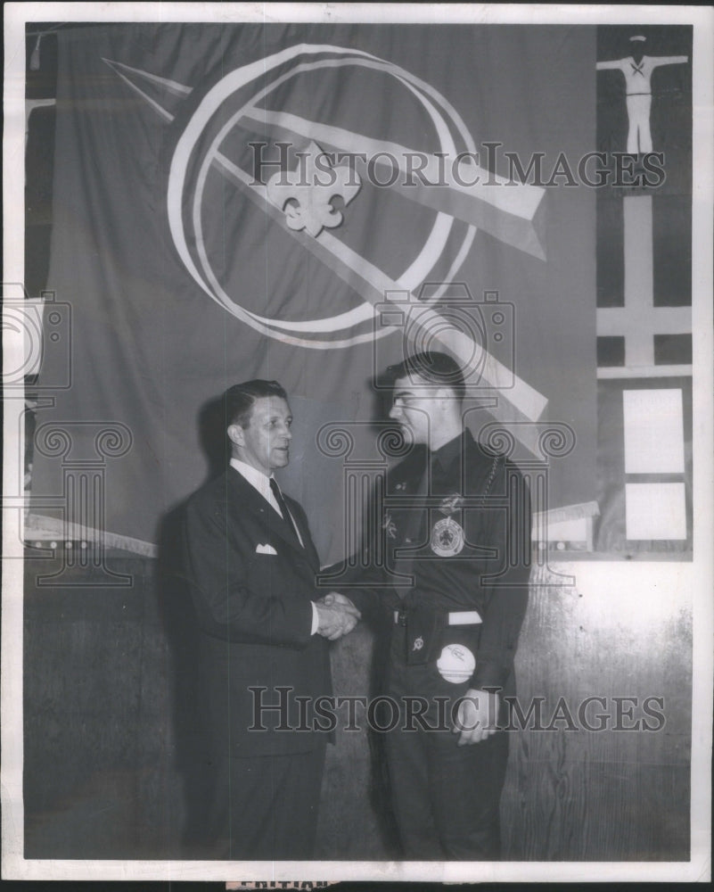 1961 Press Photo Gov Otto Kerner Explorer Scout Stephen Jacobitz Grand Rapids - Historic Images