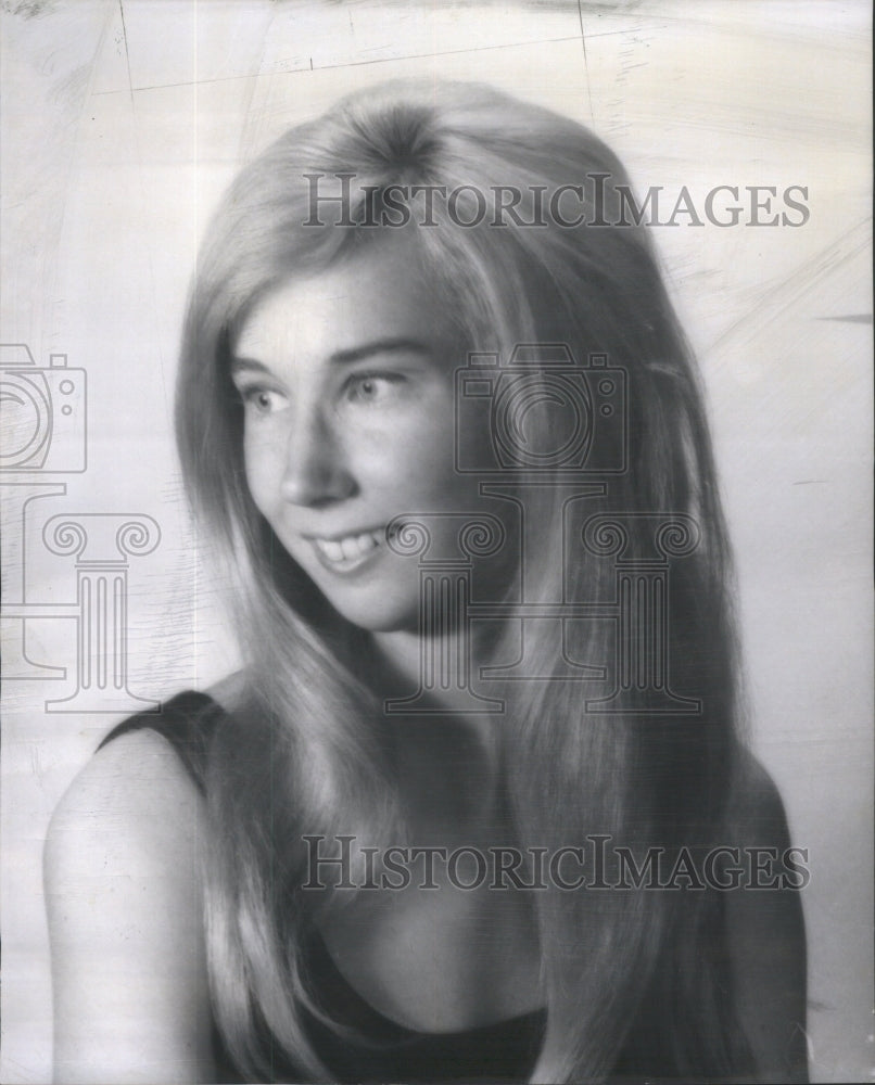 1969 Press Photo Claire Lenore's engagement announced.- RSA81205 - Historic Images