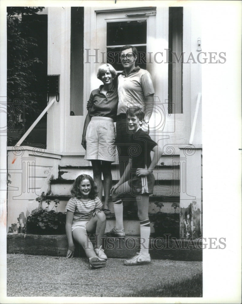 1984 Judy Harmon husband George Children Molly Danny Husband - Historic Images