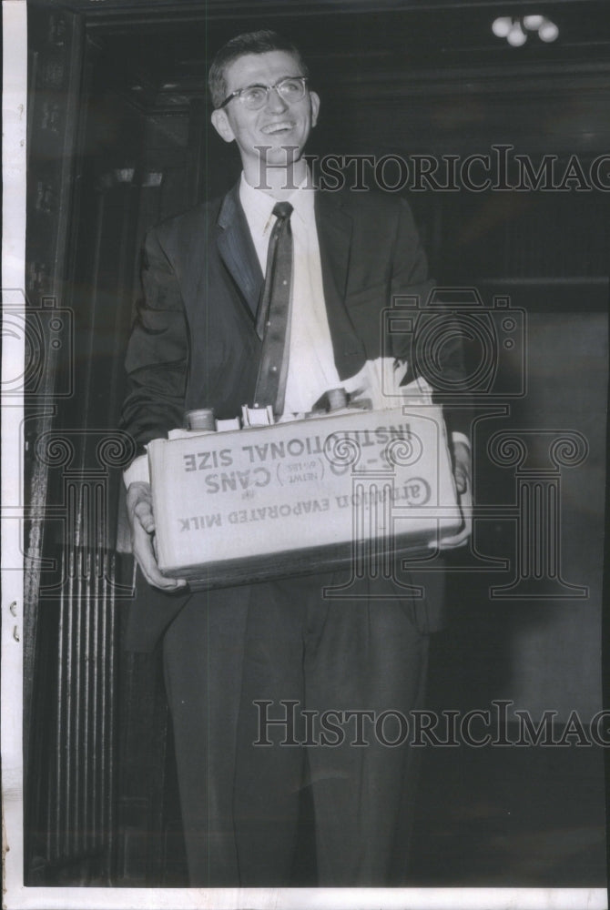 1959 Press Photo Hansen county Jail teacher books paper cell month- RSA81587 - Historic Images