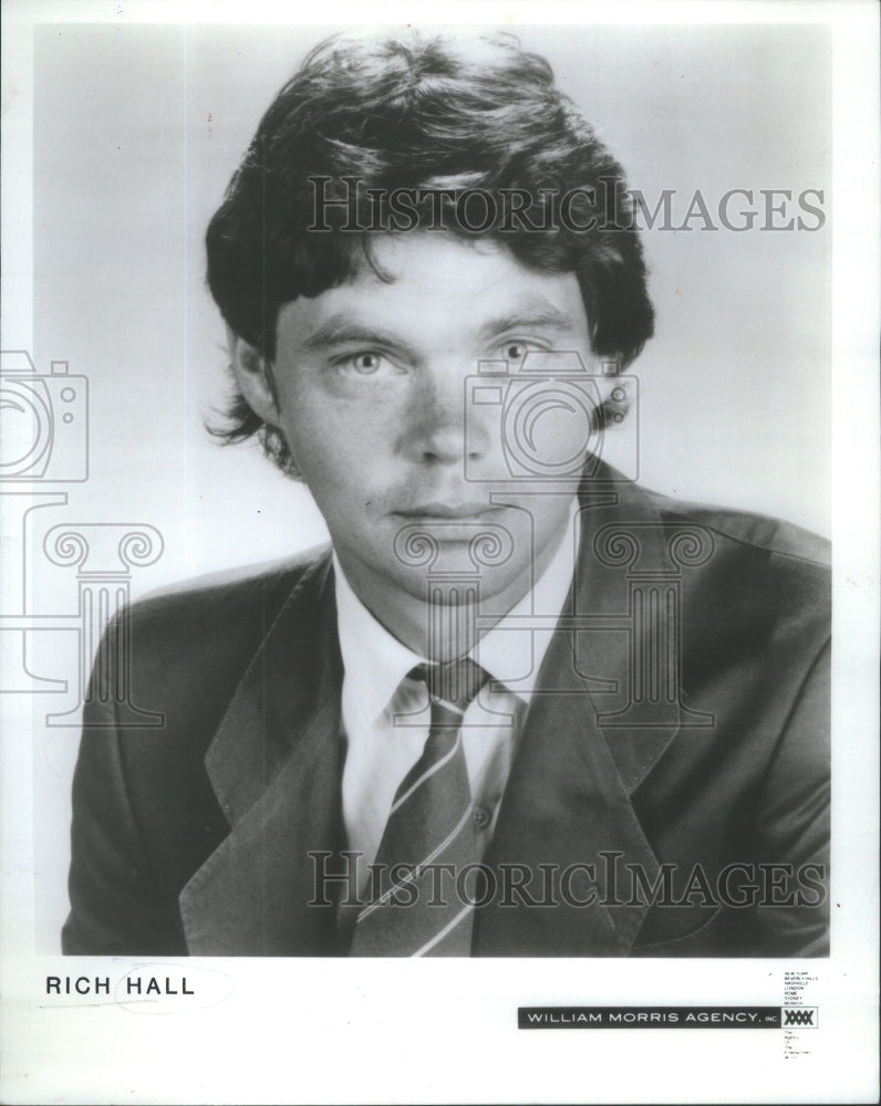 Press Photo Rich hall Brings Emmy Awards Winning Comedy Pheasant Run - Historic Images