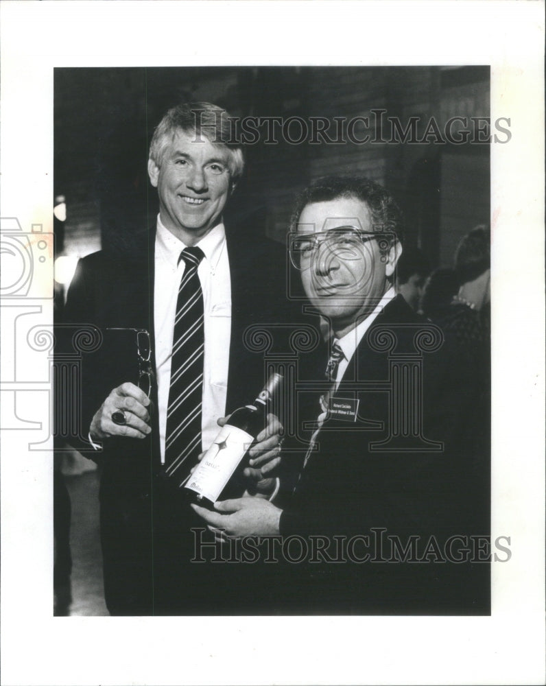 1992 Zoo Director David Hales with Richard. - Historic Images