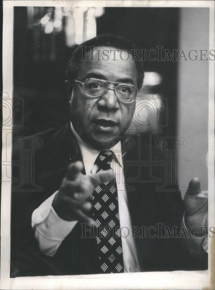 1977 &quot;Candids of Roots &quot;Author Alex Halsey. - Historic Images