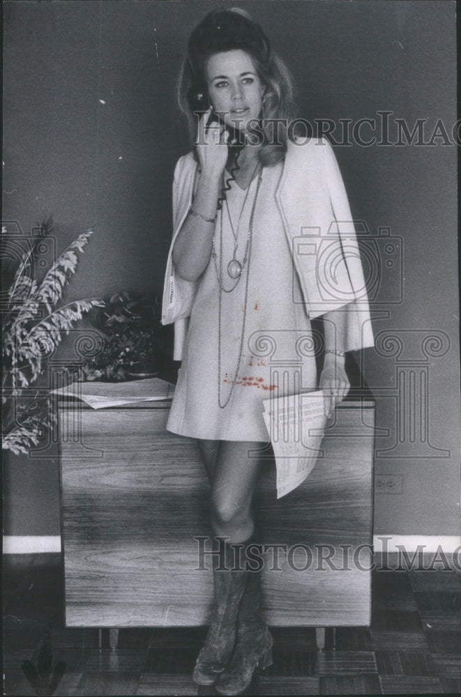 1971  VP Jan Heise White Wool Dress Favorite Designer Gunter - Historic Images