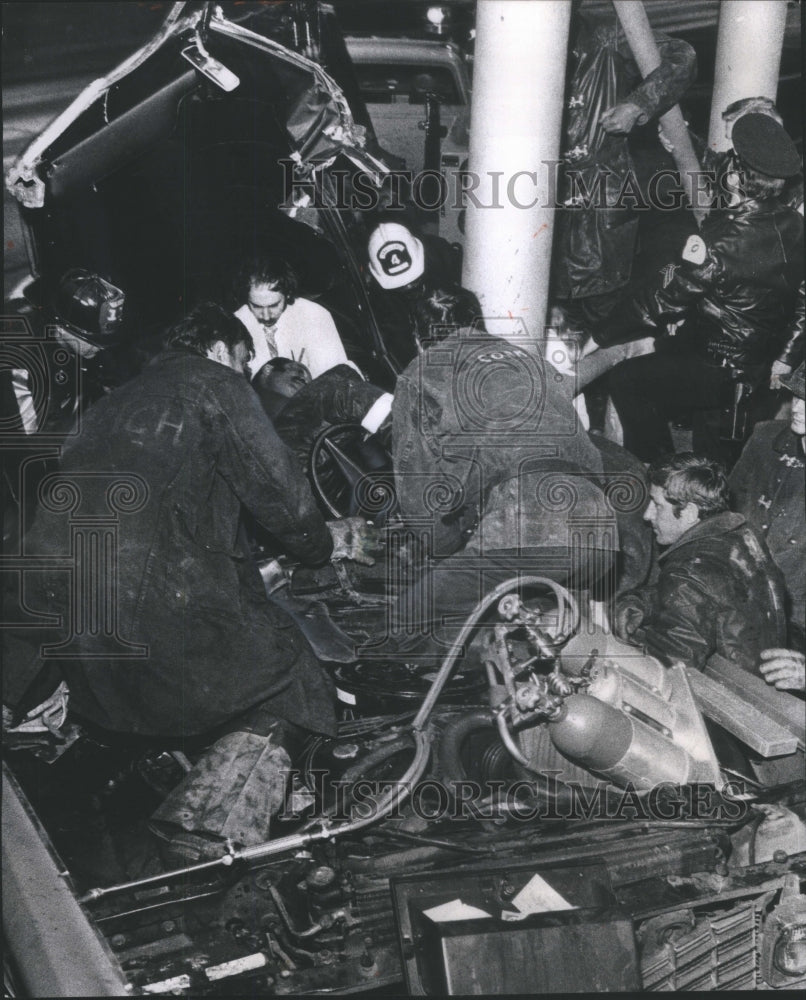 1973 Policeman Norman A Baker pinned after crash - Historic Images