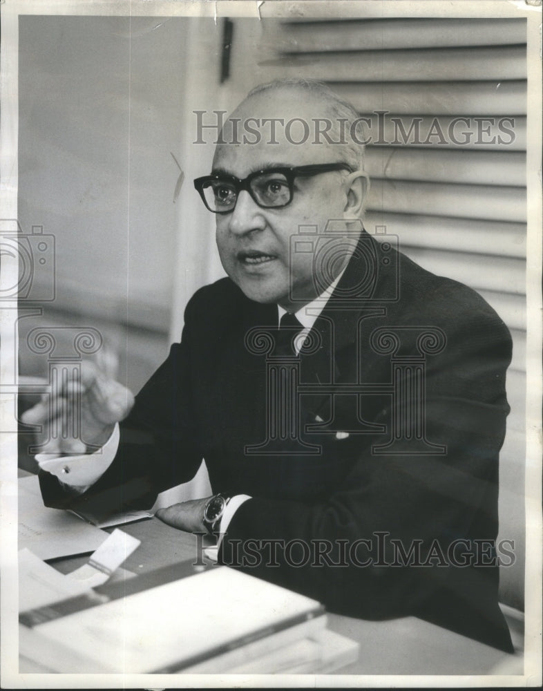 1965 Press Photo Benerjee-India-Conference-Doctor Speak Conflict Pertain Kashmir- Historic Images