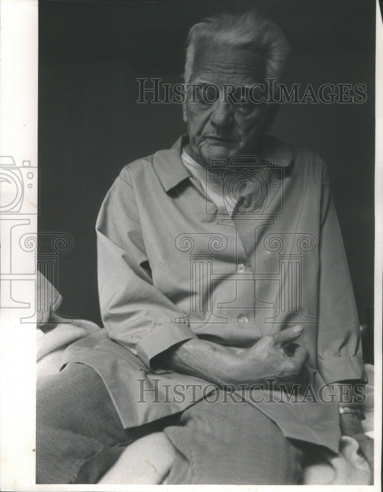 1974 Press Photo Retired hat merchant Jan Bark- RSA82965 - Historic Images