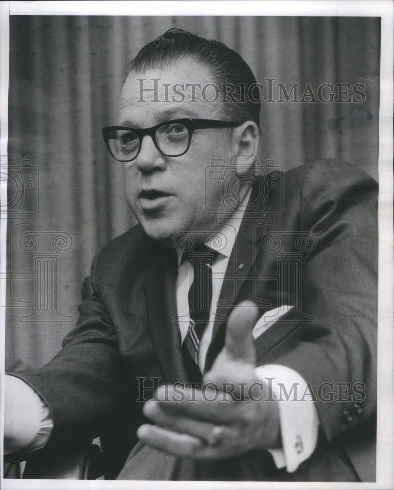 1967 Press Photo Chief Executive Boy Scouts America Barber Speaking- RSA83053 - Historic Images