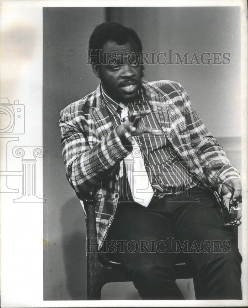 1970 Press Photo Our People Show Guest Barber Black Militant- RSA83063 - Historic Images