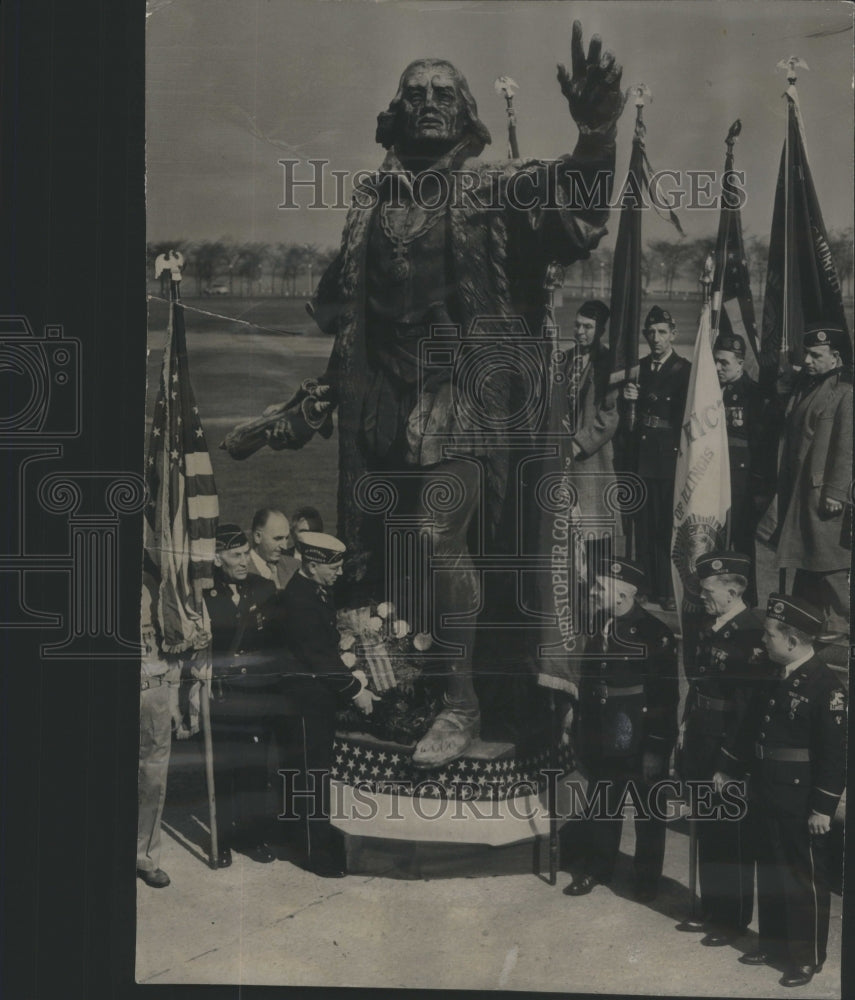 1944 Press Photo Grant Columbus Day Ceremonies Statue Wreath- RSA83105 - Historic Images