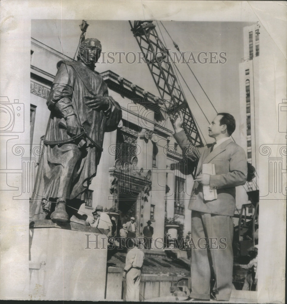 1955 Italian Sculptor Edoardo Alfieri Looks At Christopher Columbus - Historic Images