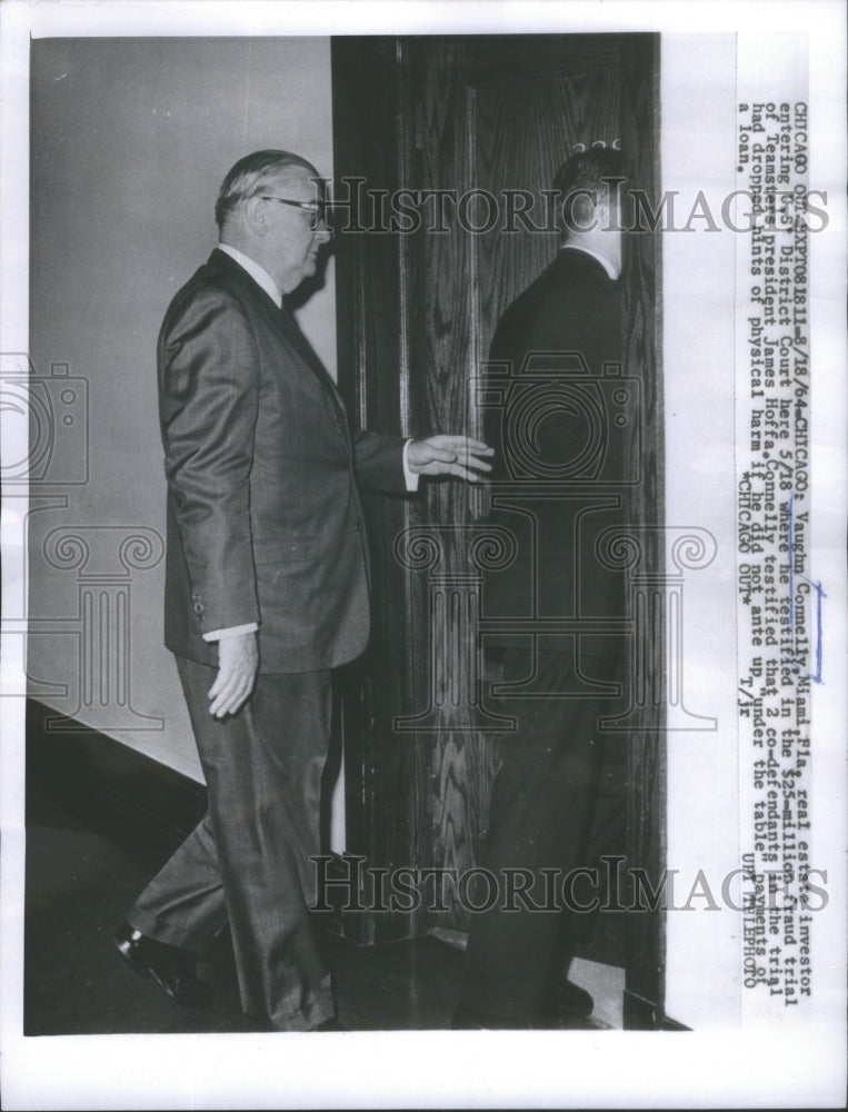 1964 Press Photo District Court Fraud Trial Witness Connelly Enters Courtroom - Historic Images