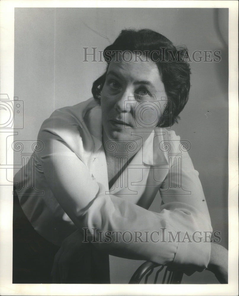 1965 Press Photo Peggy Constantine Sun Times Employ- RSA83505 - Historic Images