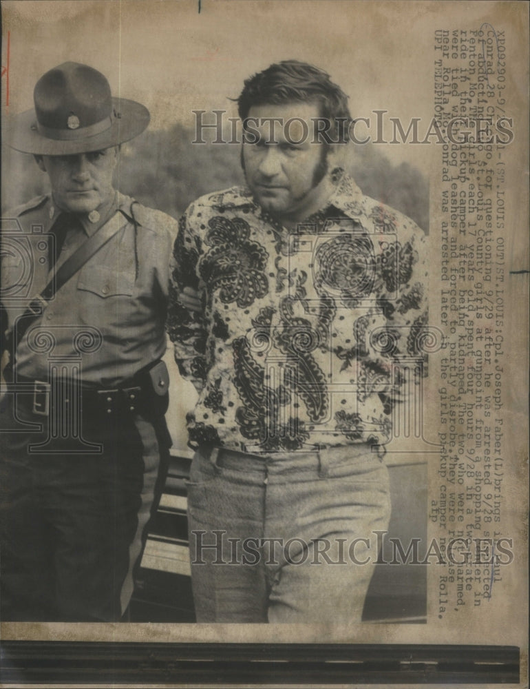 1971 Cpl. Joseph Faber Paul Conrad questioning arrested - Historic Images